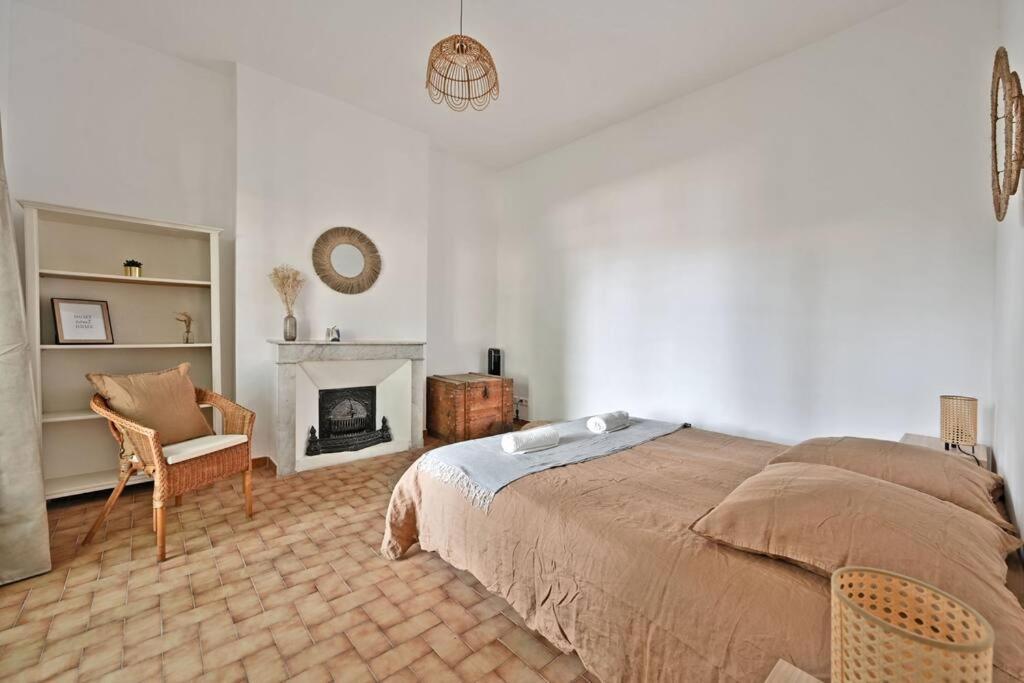 Apartamento Au Coeur Des Platanes - Parking Gratuit Sous-Terrain - Clim - Balcon Aviñón Exterior foto