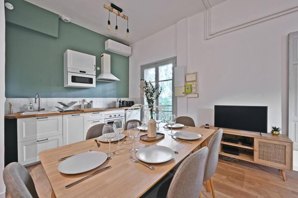 Apartamento Au Coeur Des Platanes - Parking Gratuit Sous-Terrain - Clim - Balcon Aviñón Exterior foto
