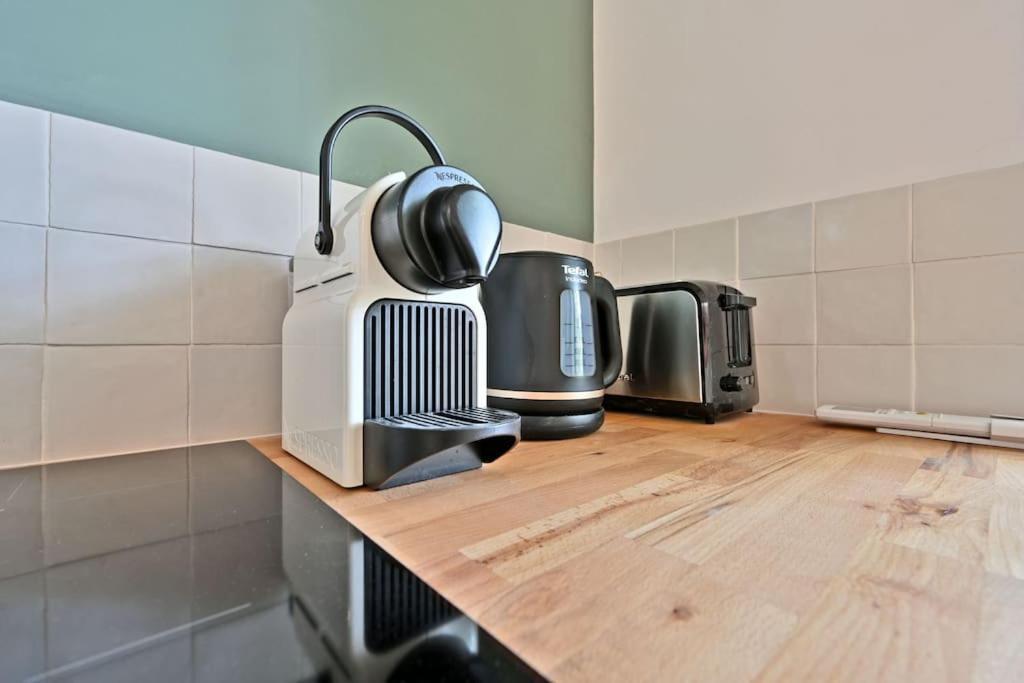 Apartamento Au Coeur Des Platanes - Parking Gratuit Sous-Terrain - Clim - Balcon Aviñón Exterior foto